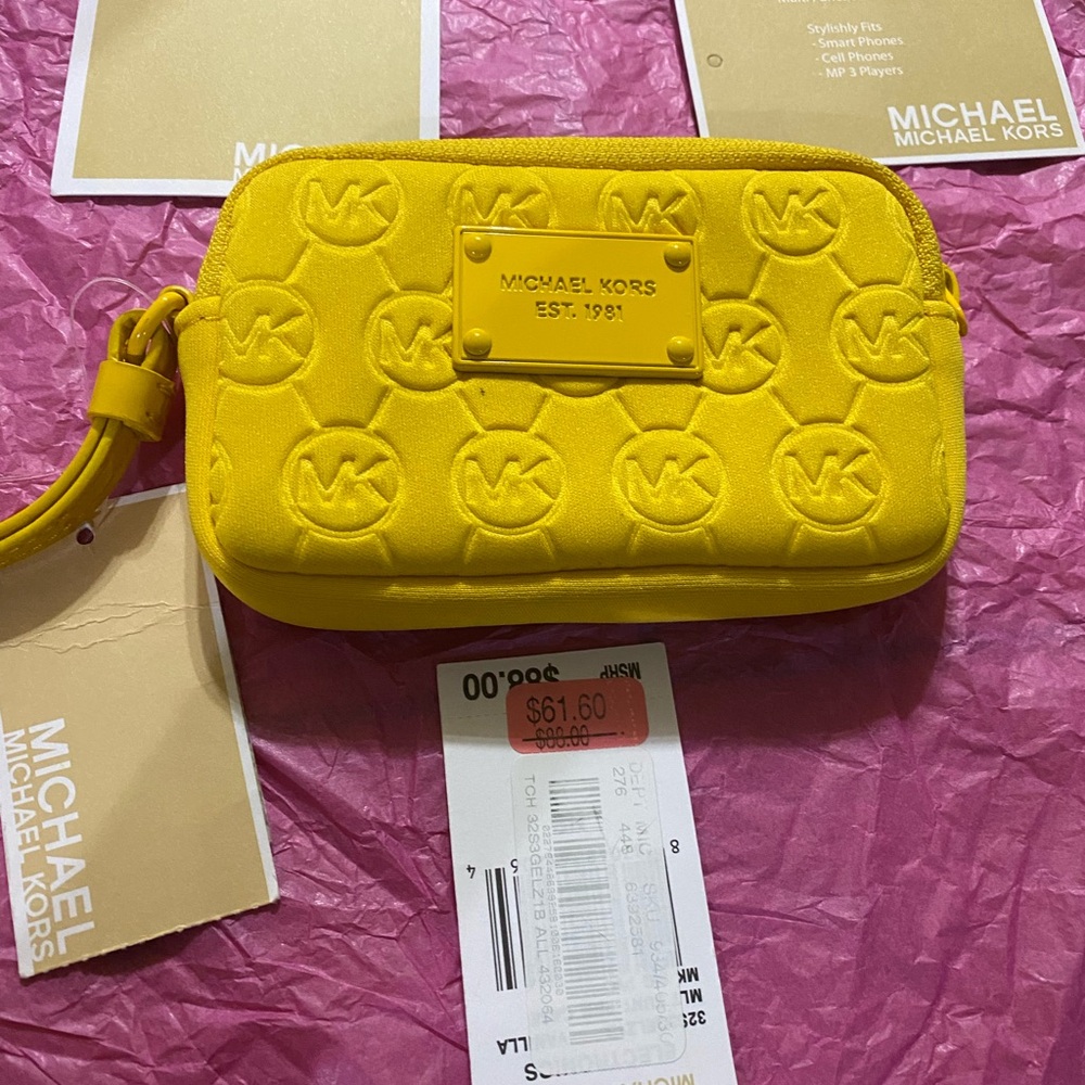 NWT MK Wristlet very cute ❤️❤️ - Picture 10 of 11